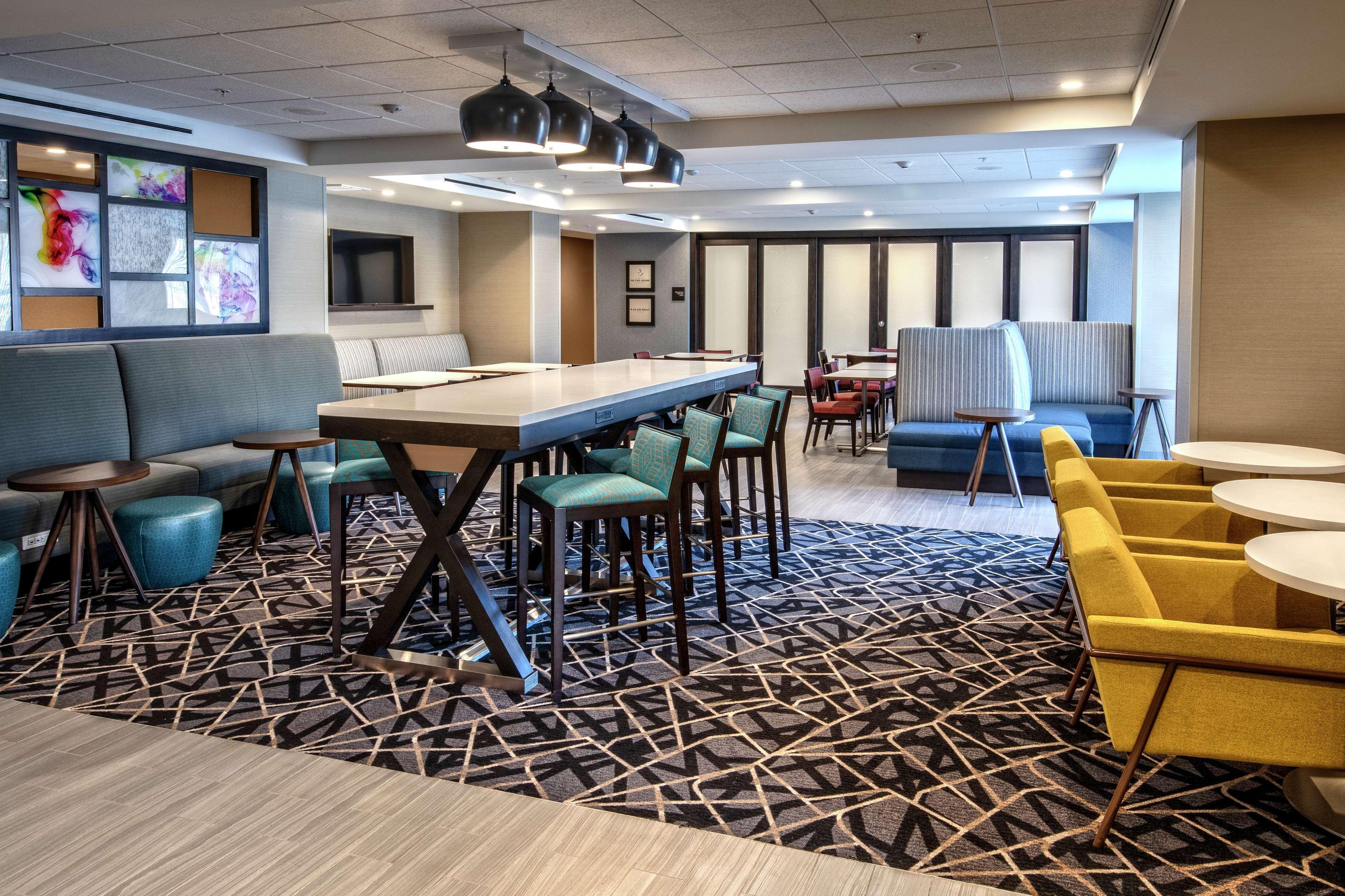 Hampton Inn Fresno Airport Екстериор снимка