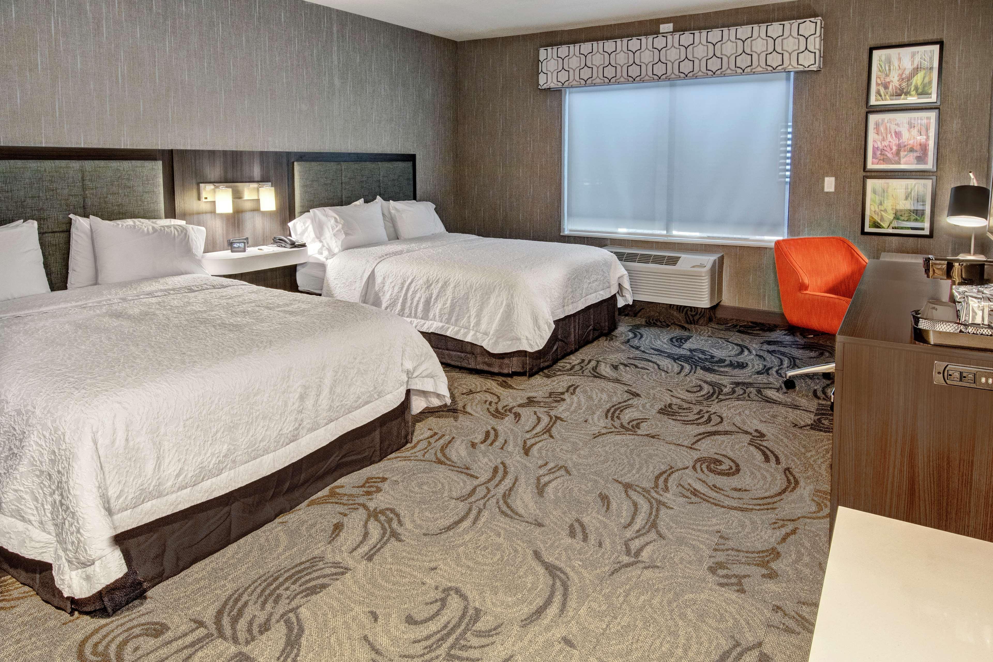 Hampton Inn Fresno Airport Екстериор снимка