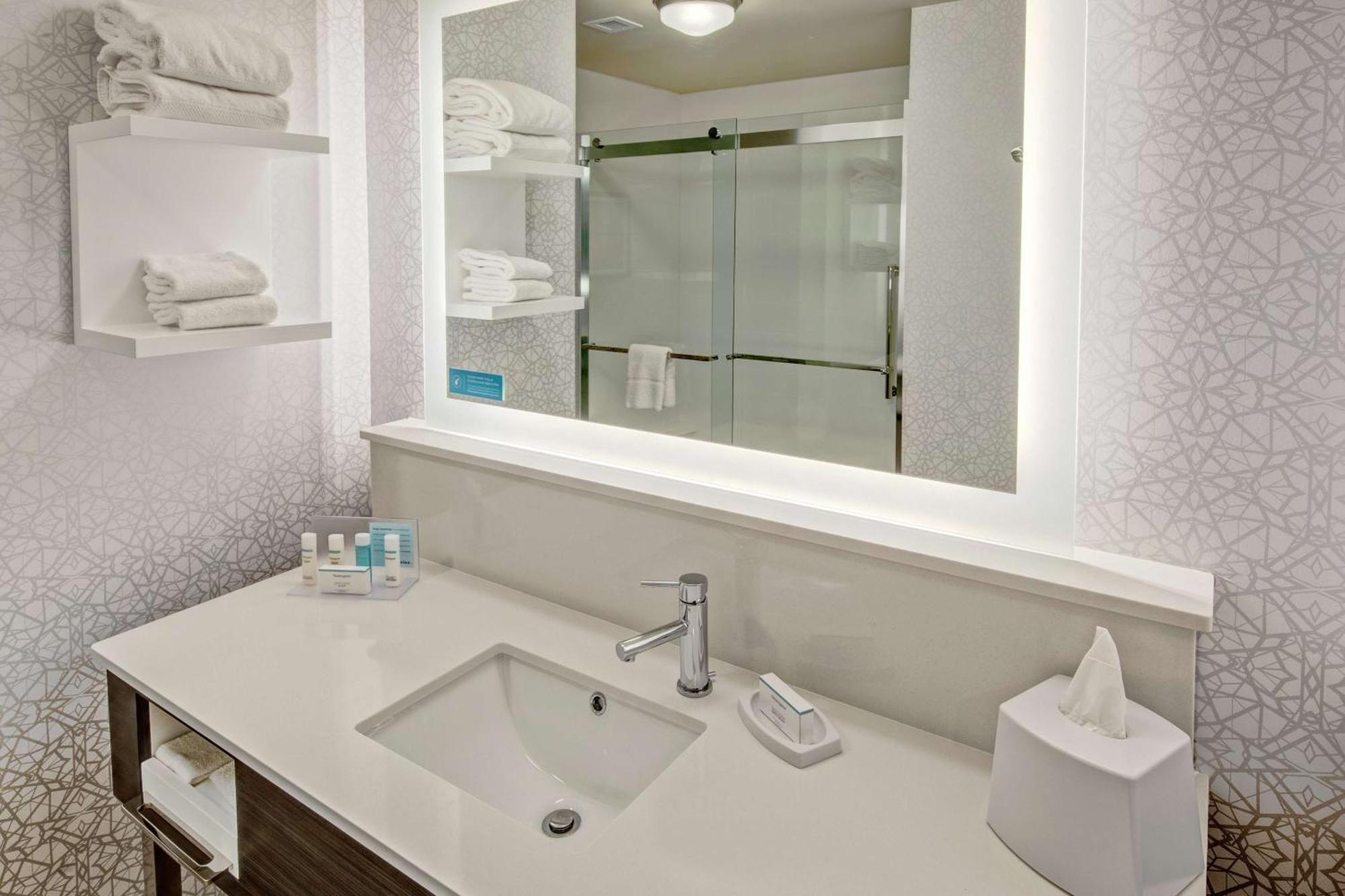 Hampton Inn Fresno Airport Екстериор снимка