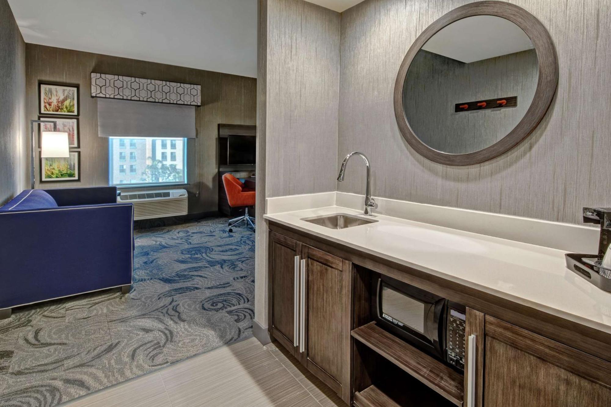 Hampton Inn Fresno Airport Екстериор снимка