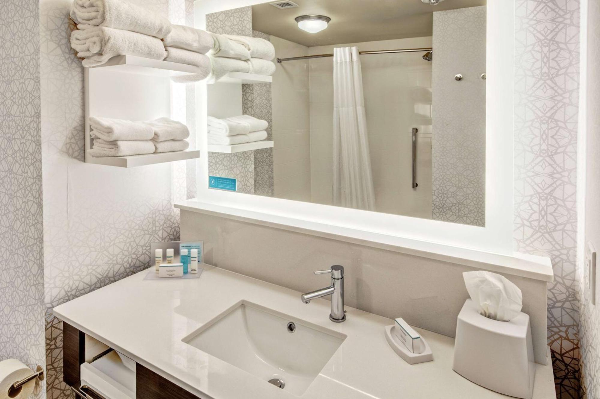 Hampton Inn Fresno Airport Екстериор снимка