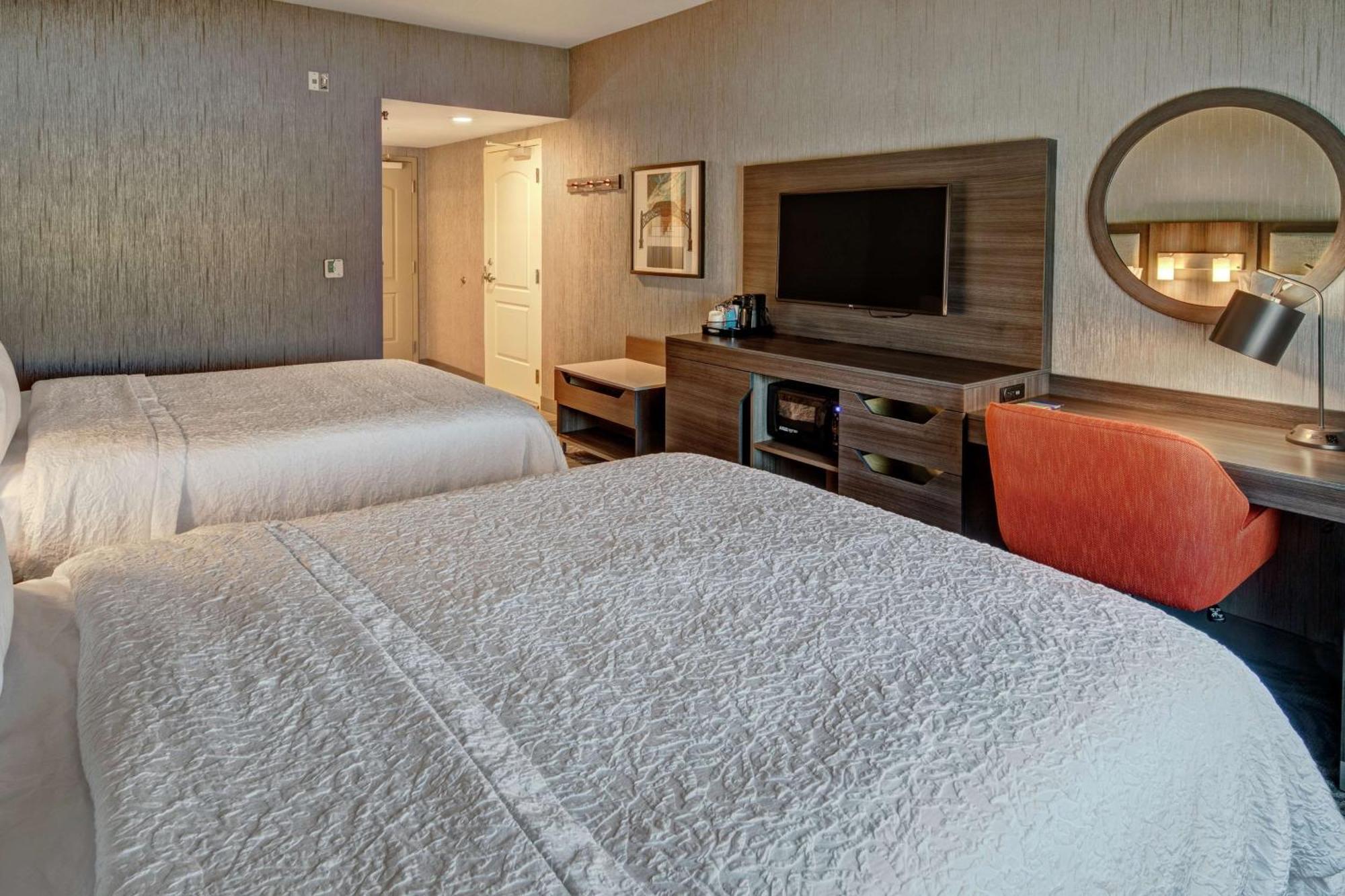 Hampton Inn Fresno Airport Екстериор снимка